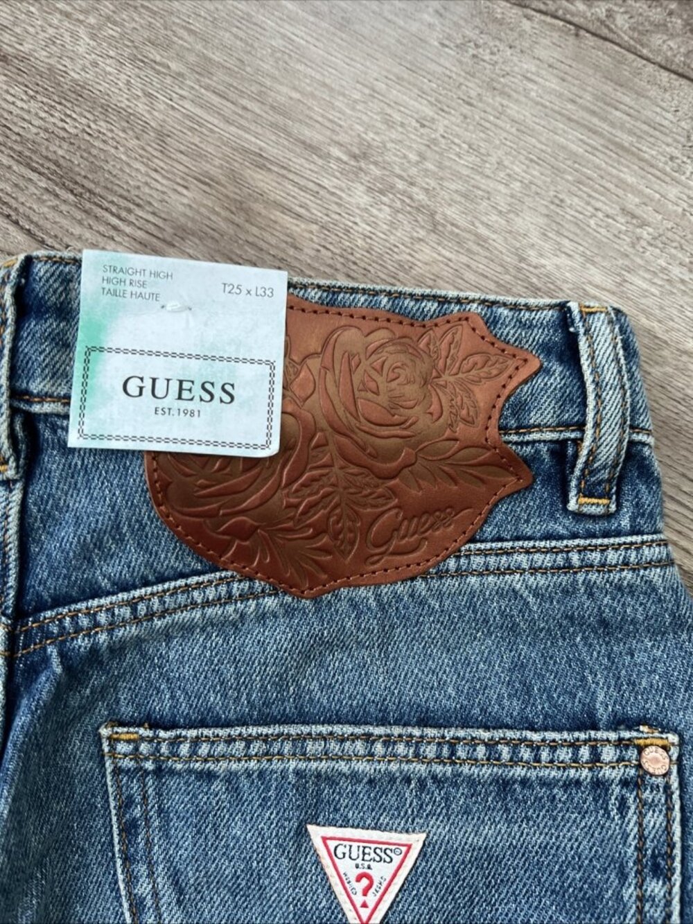 NWT Guess Straight High 80s Straight Jeans Womens 25 Medium Wash High Rise - Picture 15 of 16